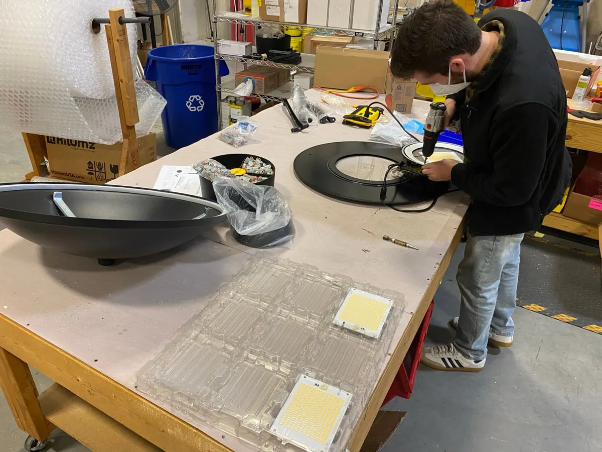Fixture assembly in the HiLumz shop
